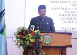 Wawako Azhar Jawab Pandangan Fraksi DPRD Terkait Raperda Perubahan APBD 2025