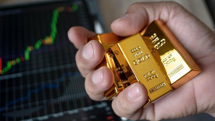 Harga Emas Dunia Anjlok Usai Cetak Rekor Tertinggi
