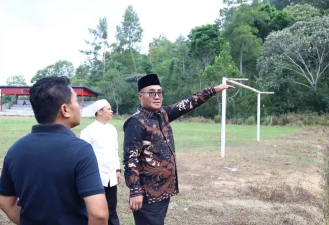 Pantau Stadion Kec.Kumun Debai Wako Alfin Minta Perhatikan Kualitas Pembangunan