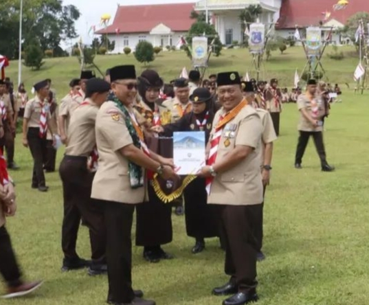 Wako Alfin Terima Lencana Pramuka Perintis Utama