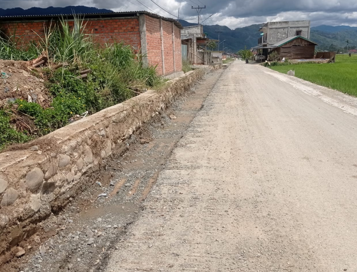 Proyek Jalan Simpang Belui-Belui Tinggi Mangkrak, Warga Resah Material dan Galian Terbuka