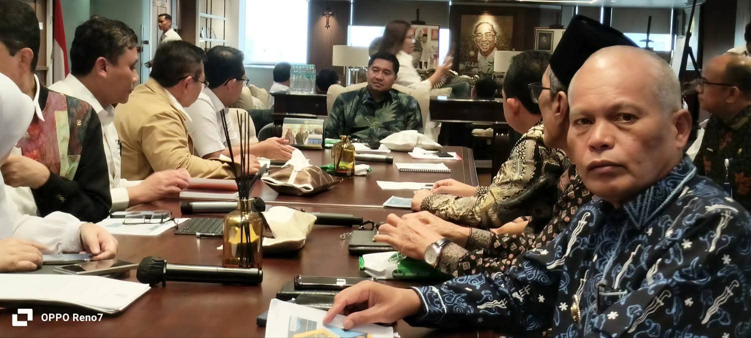 Wawako Kota Sungai Penuh Azhar Hamzah Sampaikan Usulan Program Perumahan dalam Audiensi Bersama Menteri PKP RI