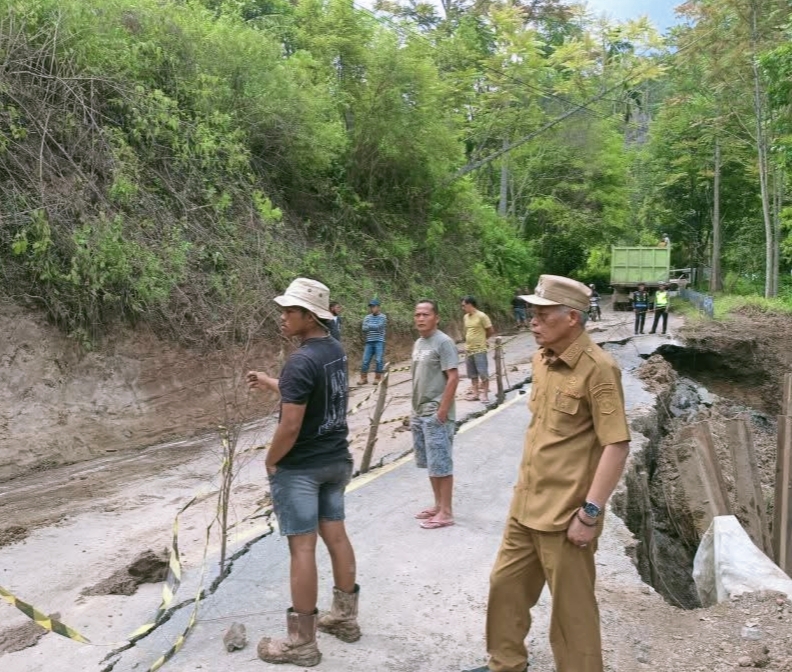 Longsor di Puncak KM 4, Wawako Azhar Hamzah Pantau Langsung Perbaikan Jalan