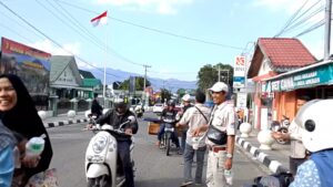 IWOI SUNGAI PENUH–KERINCI BERBAGI TAKJIL UNTUK MASYARAKAT DI BULAN RAMADHAN